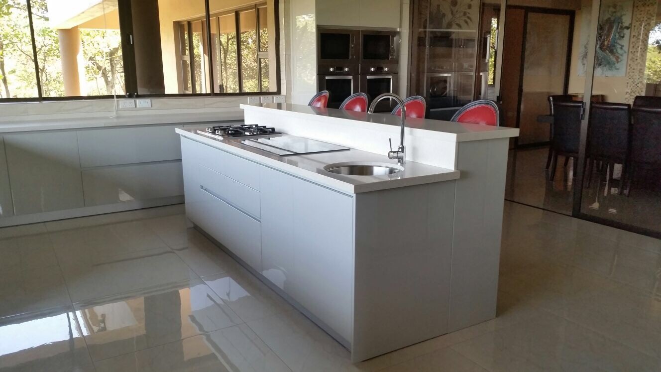 ultimo caso aziendale circa Harare Zimbabwe Moderni armadi da cucina