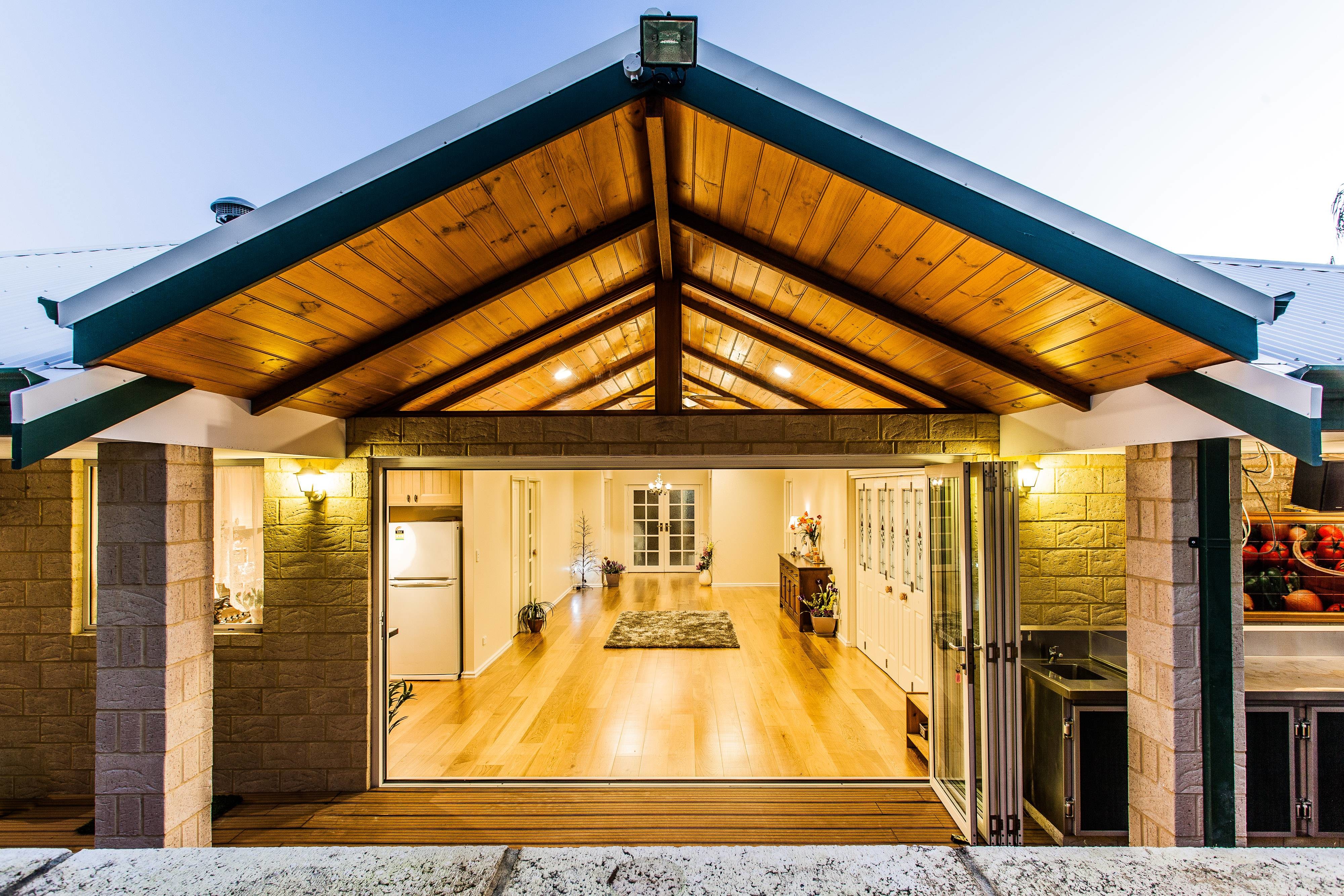 ultimo caso aziendale circa Gold Coast Australia Classic Cucina Armadio