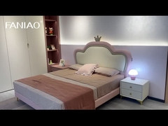 Stwórz zabawną i uporządkowaną przestrzeń z naszą niestandardową nowoczesną garderobą dla dzieci!