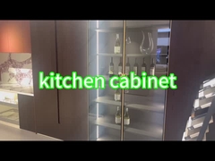 Nowoczesne szafki kuchenne z czarnego drewna