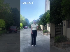 Całe miniaturowe szafki kuchenne z drewna masywnego koloru brązowego