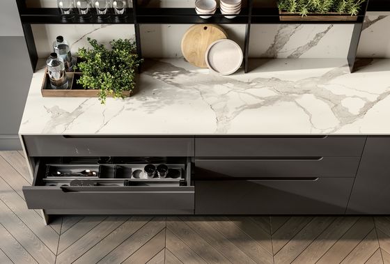 Modern Style Lacquer Kitchen Cabinets Customized With Wine Case