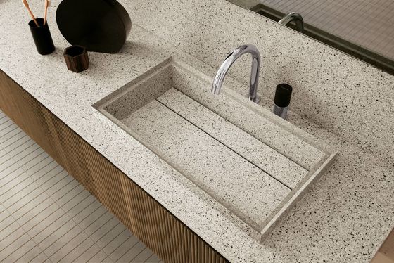 Customized Italian Style Bathroom Cabinet with Make-up Vanity