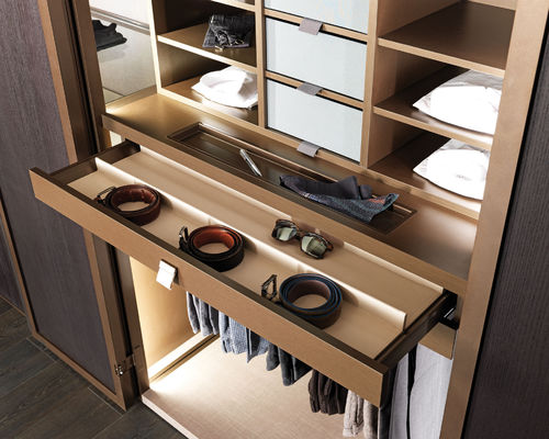 Customized Wood Veneer Wardrobe with Make-up Vanity Tailored Closet