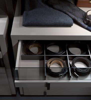 Customized Walk-in Wardrobe with Island Cabinet Class Sliding Doors Tailored Closet