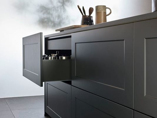 Classic Wood Portable Kitchen Cabinet Customized Pure or Wood Grain Apartment Kitchen Furniture with Island