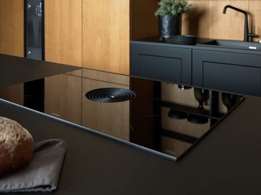 Classic Wood Portable Kitchen Cabinet Customized Pure or Wood Grain Apartment Kitchen Furniture with Island