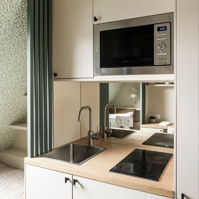 Factory Wholesale Hotel Small Kitchen Design Modern Mini Kitchenette Set Melamine Kitchen Cabinet