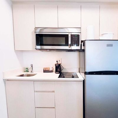 Lacquer Small Kitchen Cabinets Solid Wood All In One Mini Kitchenette for Hotel Project