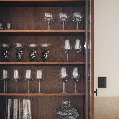 Apartment Antique Style Frame-Line Door Panel Kitchen With Glass Wine Cabinet Wood Veneer Kitchen Cabinet