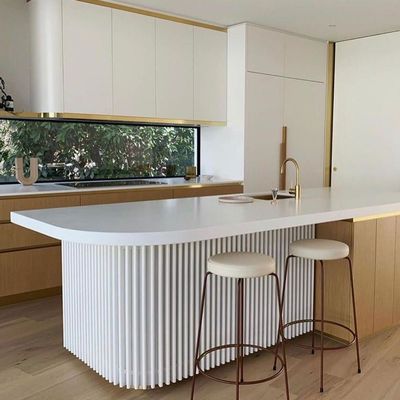 Custom Modern Eco-friendly Wood Grain Kitchen Cabinet with Marble Countertop for Residential Projects