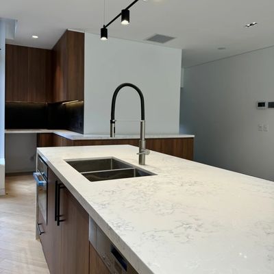 Luxury Home Kitchen Furniture Modern Designs Sintered Stone Countertop Solid Wood Kitchen Cabinet with Island for Builder