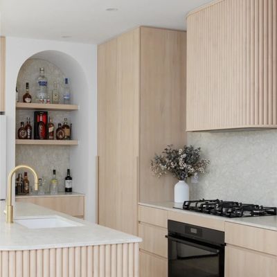 Open-Ended 0 Silica Quartz Stone Surface Kitchen Cabinets Luxury Designs Solid Wood Lacquer Kitchen Furniture for Builder