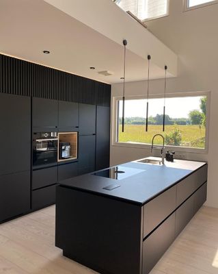 Luxury Kitchen Furniture Solid Wood Kitchen Cabinet With Island Modern Quartz Stone Countertop Villa Kitchen Cabinet Sets