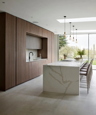 Modern Luxury Custom Kitchen Cabinet with Sink Island Solid Wood Finish Melamine MDF Carcase for Apartments