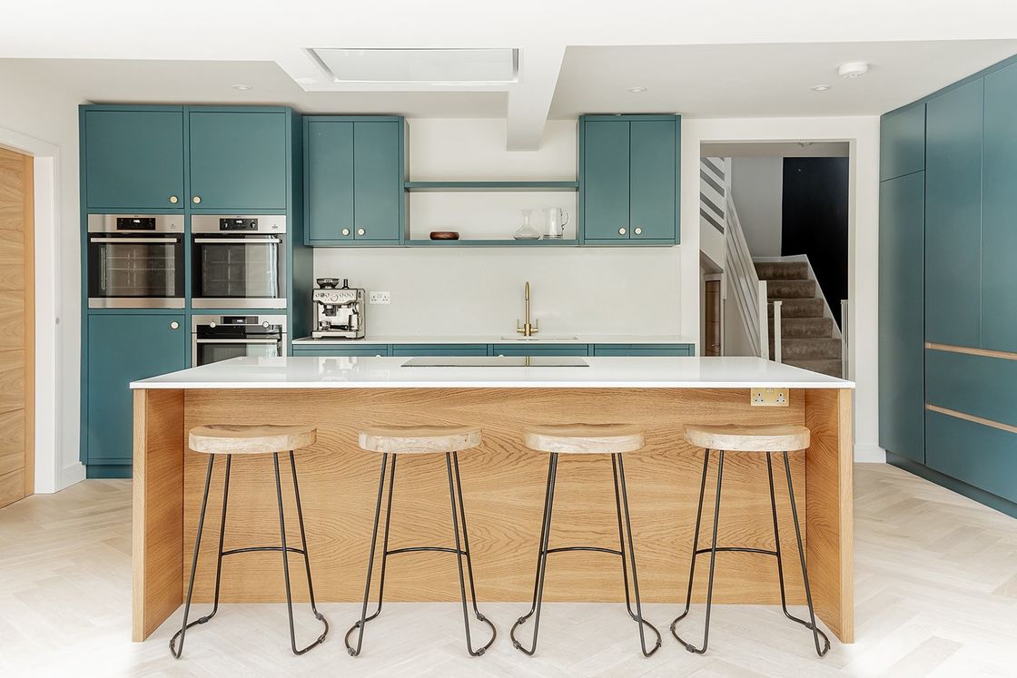 Green MDF Lacquer Open Kitchen Cabinet With Island For Hotel