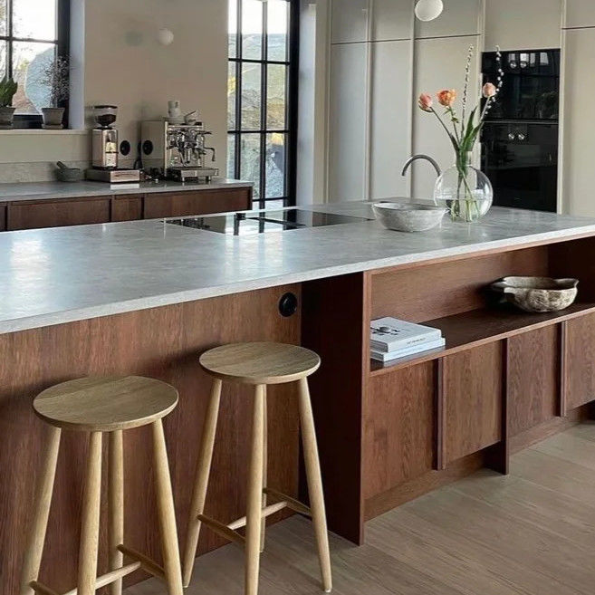 New Luxury Modern Wood Door Material Wood Grain Kitchen Cabinets For Villa