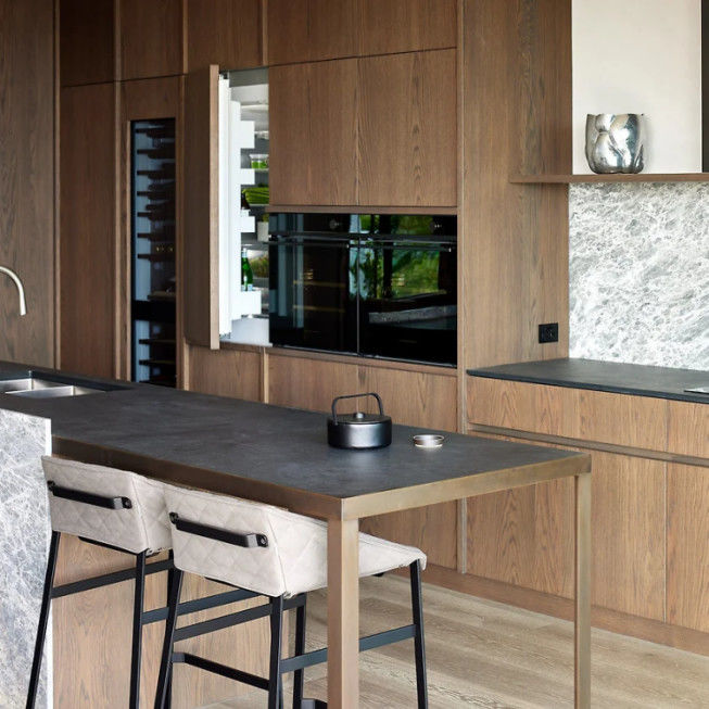 Custom Modern Style Quartz Countertop Kitchen Cabinet with Island Oak Wood Veneer Kitchen Cabinet